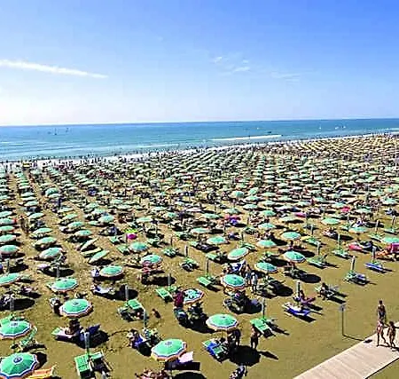 호텔 Precious Three-room Flat 650m From The 2*