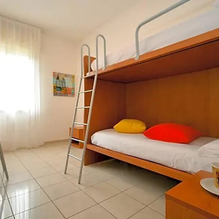 Precious Three-room Flat 650m From The 호텔 2*